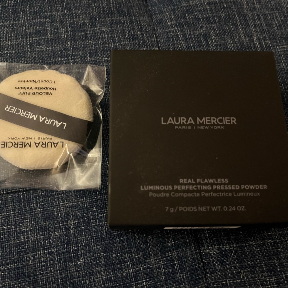 Laura Mercier Luminous Real Flawless Powder in Black Case